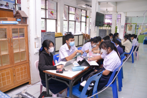 ปชส. มรท. พร้อมด้วย คณะเทคโนโลยีอุตสาหกรรม และคณะเทคโนโลยีสารสนเทศ ลงพื้นที่แนะแนวการศึกษาและอาชีพโรงเรียนพระนารายณ์ พบว่า ร้อยละ 50 ของนักเรียนชายและหญิงที่เข้าร่วมการแนะแนวมีความสนใจในหลักสูตรครุศาสตรบัณฑิต และนิติศาสตรบัณฑิต