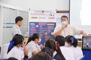 ปชส. มรท. พร้อมด้วย คณะเทคโนโลยีอุตสาหกรรม และคณะเทคโนโลยีสารสนเทศ ลงพื้นที่แนะแนวการศึกษาและอาชีพโรงเรียนพระนารายณ์ พบว่า ร้อยละ 50 ของนักเรียนชายและหญิงที่เข้าร่วมการแนะแนวมีความสนใจในหลักสูตรครุศาสตรบัณฑิต และนิติศาสตรบัณฑิต
