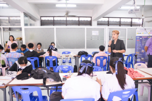 ปชส. มรท. พร้อมด้วย คณะเทคโนโลยีอุตสาหกรรม และคณะเทคโนโลยีสารสนเทศ ลงพื้นที่แนะแนวการศึกษาและอาชีพโรงเรียนพระนารายณ์ พบว่า ร้อยละ 50 ของนักเรียนชายและหญิงที่เข้าร่วมการแนะแนวมีความสนใจในหลักสูตรครุศาสตรบัณฑิต และนิติศาสตรบัณฑิต