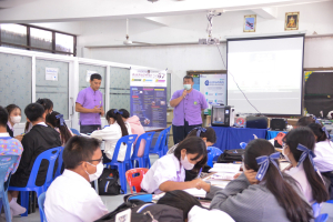 ปชส. มรท. พร้อมด้วย คณะเทคโนโลยีอุตสาหกรรม และคณะเทคโนโลยีสารสนเทศ ลงพื้นที่แนะแนวการศึกษาและอาชีพโรงเรียนพระนารายณ์ พบว่า ร้อยละ 50 ของนักเรียนชายและหญิงที่เข้าร่วมการแนะแนวมีความสนใจในหลักสูตรครุศาสตรบัณฑิต และนิติศาสตรบัณฑิต