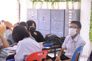 ปชส. มรท. พร้อมด้วย คณะเทคโนโลยีอุตสาหกรรม และคณะเทคโนโลยีสารสนเทศ ลงพื้นที่แนะแนวการศึกษาและอาชีพโรงเรียนพระนารายณ์ พบว่า ร้อยละ 50 ของนักเรียนชายและหญิงที่เข้าร่วมการแนะแนวมีความสนใจในหลักสูตรครุศาสตรบัณฑิต และนิติศาสตรบัณฑิต