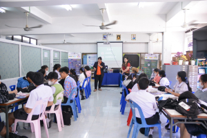 ปชส. มรท. พร้อมด้วย คณะเทคโนโลยีอุตสาหกรรม และคณะเทคโนโลยีสารสนเทศ ลงพื้นที่แนะแนวการศึกษาและอาชีพโรงเรียนพระนารายณ์ พบว่า ร้อยละ 50 ของนักเรียนชายและหญิงที่เข้าร่วมการแนะแนวมีความสนใจในหลักสูตรครุศาสตรบัณฑิต และนิติศาสตรบัณฑิต