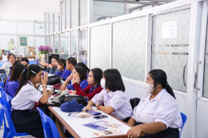 ปชส. มรท. พร้อมด้วย คณะเทคโนโลยีอุตสาหกรรม และคณะเทคโนโลยีสารสนเทศ ลงพื้นที่แนะแนวการศึกษาและอาชีพโรงเรียนพระนารายณ์ พบว่า ร้อยละ 50 ของนักเรียนชายและหญิงที่เข้าร่วมการแนะแนวมีความสนใจในหลักสูตรครุศาสตรบัณฑิต และนิติศาสตรบัณฑิต