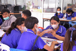 ปชส. มรท. พร้อมด้วย คณะเทคโนโลยีอุตสาหกรรม และคณะเทคโนโลยีสารสนเทศ ลงพื้นที่แนะแนวการศึกษาและอาชีพโรงเรียนพระนารายณ์ พบว่า ร้อยละ 50 ของนักเรียนชายและหญิงที่เข้าร่วมการแนะแนวมีความสนใจในหลักสูตรครุศาสตรบัณฑิต และนิติศาสตรบัณฑิต