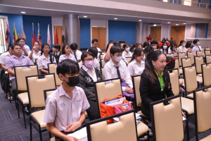 ศูนย์ภาษาจัดงานเทศกาลภาษานานาชาติ มรท.