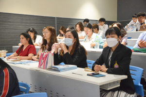 ศูนย์ภาษาจัดงานเทศกาลภาษานานาชาติ มรท.