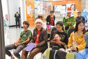มรท. จัดอบรมเชิงปฏิบัติการต่อยอดผลิตภัณฑ์ชุมชน อบรมสมุดทำมือจากผ้าทอ 3 บุรี