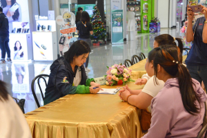 มรท. จัดอบรมเชิงปฏิบัติการต่อยอดผลิตภัณฑ์ชุมชน อบรมสมุดทำมือจากผ้าทอ 3 บุรี