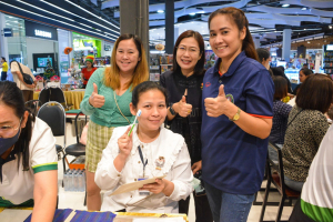 มรท. จัดอบรมเชิงปฏิบัติการต่อยอดผลิตภัณฑ์ชุมชน อบรมสมุดทำมือจากผ้าทอ 3 บุรี