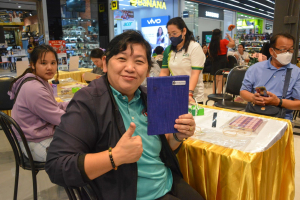 มรท. จัดอบรมเชิงปฏิบัติการต่อยอดผลิตภัณฑ์ชุมชน อบรมสมุดทำมือจากผ้าทอ 3 บุรี