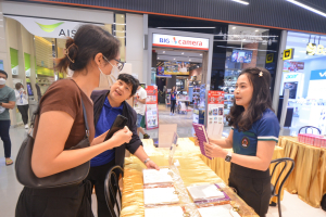 มรท. จัดอบรมเชิงปฏิบัติการต่อยอดผลิตภัณฑ์ชุมชน อบรมสมุดทำมือจากผ้าทอ 3 บุรี