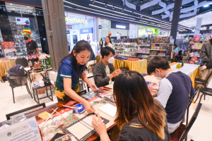 มรท. จัดอบรมเชิงปฏิบัติการต่อยอดผลิตภัณฑ์ชุมชน อบรมสมุดทำมือจากผ้าทอ 3 บุรี