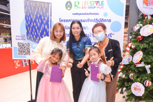 มรท. จัดอบรมเชิงปฏิบัติการต่อยอดผลิตภัณฑ์ชุมชน อบรมสมุดทำมือจากผ้าทอ 3 บุรี