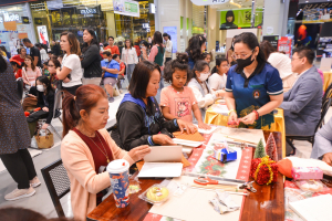 มรท. จัดอบรมเชิงปฏิบัติการต่อยอดผลิตภัณฑ์ชุมชน อบรมสมุดทำมือจากผ้าทอ 3 บุรี