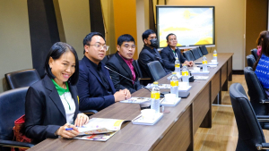 อธิการบดี มรท. นำทีม คกก.พัฒนาหลักสูตรปฐมวัยและประถมศึกษา รร.สาธิต ดูงาน รร.สาธิต 