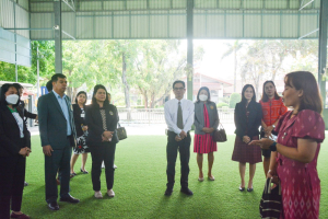 อธิการบดี มรท. นำทีม คกก.พัฒนาหลักสูตรปฐมวัยและประถมศึกษา รร.สาธิต ดูงาน รร.สาธิต 