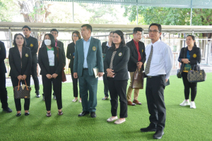 อธิการบดี มรท. นำทีม คกก.พัฒนาหลักสูตรปฐมวัยและประถมศึกษา รร.สาธิต ดูงาน รร.สาธิต 