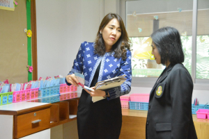 อธิการบดี มรท. นำทีม คกก.พัฒนาหลักสูตรปฐมวัยและประถมศึกษา รร.สาธิต ดูงาน รร.สาธิต 
