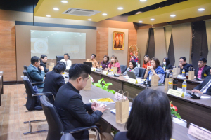 อธิการบดี มรท. นำทีม คกก.พัฒนาหลักสูตรปฐมวัยและประถมศึกษา รร.สาธิต ดูงาน รร.สาธิต 