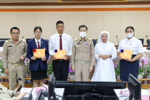 คณะมนุษยศาสตร์ฯ นำนักศึกษาเข้ารับมอบเกียรติบัตรแสดงความยินดีในโอกาสได้รับรางวัลพระราชทาน ระดับอุดมศึกษา ประจำปีการศึกษา 2565 และในโอกาสผ่านเข้ารอบ 40 ทีม ในการประกวดออกแบบตัดเย็บ “ผ้าไทยใส่ให้สนุก” จาก ผวจ.ลพบุรี