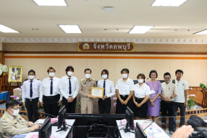 คณะมนุษยศาสตร์ฯ นำนักศึกษาเข้ารับมอบเกียรติบัตรแสดงความยินดีในโอกาสได้รับรางวัลพระราชทาน ระดับอุดมศึกษา ประจำปีการศึกษา 2565 และในโอกาสผ่านเข้ารอบ 40 ทีม ในการประกวดออกแบบตัดเย็บ “ผ้าไทยใส่ให้สนุก” จาก ผวจ.ลพบุรี