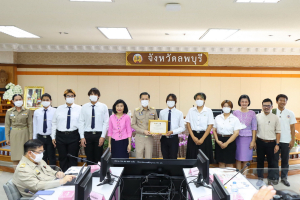 คณะมนุษยศาสตร์ฯ นำนักศึกษาเข้ารับมอบเกียรติบัตรแสดงความยินดีในโอกาสได้รับรางวัลพระราชทาน ระดับอุดมศึกษา ประจำปีการศึกษา 2565 และในโอกาสผ่านเข้ารอบ 40 ทีม ในการประกวดออกแบบตัดเย็บ “ผ้าไทยใส่ให้สนุก” จาก ผวจ.ลพบุรี
