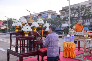 มรท. ร่วมพิธีทำบุญตักบาตรวันส่งท้ายปีเก่า ต้อนรับปีใหม่