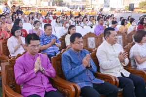 มรท. ร่วมพิธีทำบุญตักบาตรวันส่งท้ายปีเก่า ต้อนรับปีใหม่