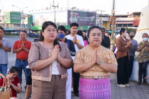 มรท. ร่วมพิธีทำบุญตักบาตรวันส่งท้ายปีเก่า ต้อนรับปีใหม่