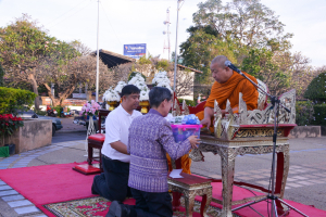 มรท. ร่วมพิธีทำบุญตักบาตรวันส่งท้ายปีเก่า ต้อนรับปีใหม่