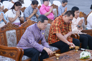 มรท. ร่วมพิธีทำบุญตักบาตรวันส่งท้ายปีเก่า ต้อนรับปีใหม่