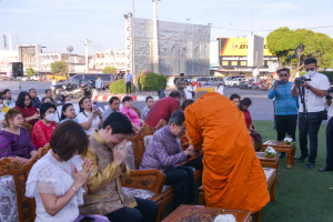 มรท. ร่วมพิธีทำบุญตักบาตรวันส่งท้ายปีเก่า ต้อนรับปีใหม่