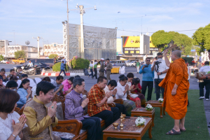 มรท. ร่วมพิธีทำบุญตักบาตรวันส่งท้ายปีเก่า ต้อนรับปีใหม่