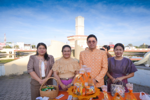 มรท. ร่วมพิธีทำบุญตักบาตรวันส่งท้ายปีเก่า ต้อนรับปีใหม่
