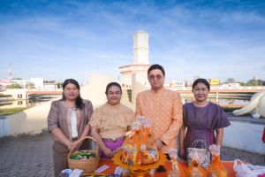 มรท. ร่วมพิธีทำบุญตักบาตรวันส่งท้ายปีเก่า ต้อนรับปีใหม่