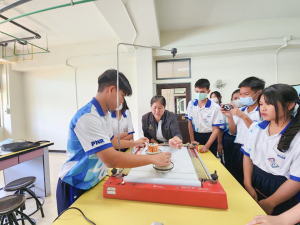 ศูนย์วิทยาศาสตร์จัดค่ายวิทยาศาสตร์ให้นักเรียนโรงเรียนพระนารายณ์