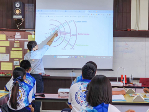 ศูนย์วิทยาศาสตร์จัดค่ายวิทยาศาสตร์ให้นักเรียนโรงเรียนพระนารายณ์