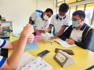ศูนย์วิทยาศาสตร์จัดค่ายวิทยาศาสตร์ให้นักเรียนโรงเรียนพระนารายณ์