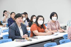 ศูนย์ภาษาจัดอบรมการใช้ Digital Tools to Enhance Learners Soft Skills for Effective Business Correspondence