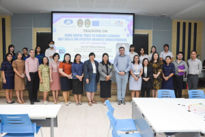ศูนย์ภาษาจัดอบรมการใช้ Digital Tools to Enhance Learners Soft Skills for Effective Business Correspondence