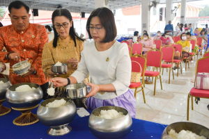 มรท. ร่วมโครงการ ผู้ว่าฯ พาแต่งไทย หิ้วปิ่นโตทำบุญ เกื้อกูลพระพุทธศาสนา รักษาสิ่งแวดล้อม จ.ลพบุรี ครั้งที่ 4