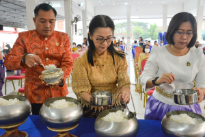 มรท. ร่วมโครงการ ผู้ว่าฯ พาแต่งไทย หิ้วปิ่นโตทำบุญ เกื้อกูลพระพุทธศาสนา รักษาสิ่งแวดล้อม จ.ลพบุรี ครั้งที่ 4