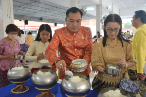 มรท. ร่วมโครงการ ผู้ว่าฯ พาแต่งไทย หิ้วปิ่นโตทำบุญ เกื้อกูลพระพุทธศาสนา รักษาสิ่งแวดล้อม จ.ลพบุรี ครั้งที่ 4