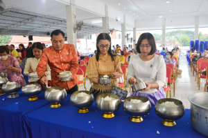 มรท. ร่วมโครงการ ผู้ว่าฯ พาแต่งไทย หิ้วปิ่นโตทำบุญ เกื้อกูลพระพุทธศาสนา รักษาสิ่งแวดล้อม จ.ลพบุรี ครั้งที่ 4