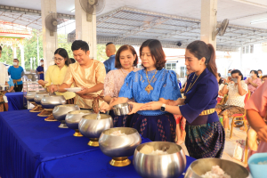 มรท. ร่วมโครงการ ผู้ว่าฯ พาแต่งไทย หิ้วปิ่นโตทำบุญ เกื้อกูลพระพุทธศาสนา รักษาสิ่งแวดล้อม จ.ลพบุรี ครั้งที่ 4