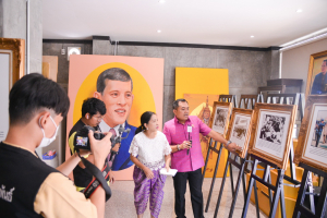 สนง.ปชส.จ.ลพบุรี สัมภาษณ์ ผอ.สำนักศิลปะและวัฒนธรรม เกี่ยวกับการจัดแสดงนิทรรศการเทิดพระเกียรติพระบาทสมเด็จพระเจ้าอยู่หัวที่จะจัดแสดงในงานแผ่นดินสมเด็จพระนารายณ์มหาราช