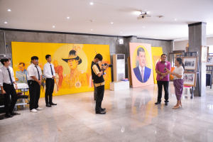 สนง.ปชส.จ.ลพบุรี สัมภาษณ์ ผอ.สำนักศิลปะและวัฒนธรรม เกี่ยวกับการจัดแสดงนิทรรศการเทิดพระเกียรติพระบาทสมเด็จพระเจ้าอยู่หัวที่จะจัดแสดงในงานแผ่นดินสมเด็จพระนารายณ์มหาราช