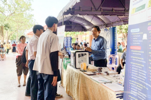 กองบริการการศึกษา พร้อมด้วย กองพัฒนานักศึกษา และคณะเทคโนโลยีอุตสาหกรรม ลงพื้นที่ออกบูธแนะแนวการศึกษาและอาชีพโรงเรียนพระนารายณ์ พบว่า พบว่า ร้อยละ 80 ของนักเรียนหญิงที่เข้าร่วมการแนะแนวฯ มีความสนใจในหลักสูตรวิศวกรรมศาสตรบัณฑิต