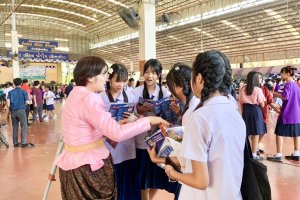กองบริการการศึกษา พร้อมด้วย กองพัฒนานักศึกษา และคณะเทคโนโลยีอุตสาหกรรม ลงพื้นที่ออกบูธแนะแนวการศึกษาและอาชีพโรงเรียนพระนารายณ์ พบว่า พบว่า ร้อยละ 80 ของนักเรียนหญิงที่เข้าร่วมการแนะแนวฯ มีความสนใจในหลักสูตรวิศวกรรมศาสตรบัณฑิต
