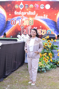 อธิการบดี มรท. นำคณะผู้บริหาร ร่วมเดินแบบผ้าไทยในกิจกรรมเดินแบบผ้าไทย โครงการรักษ์ภูษาศิลป์ถิ่นละโว้ ผ้าไทยใส่ให้สนุก